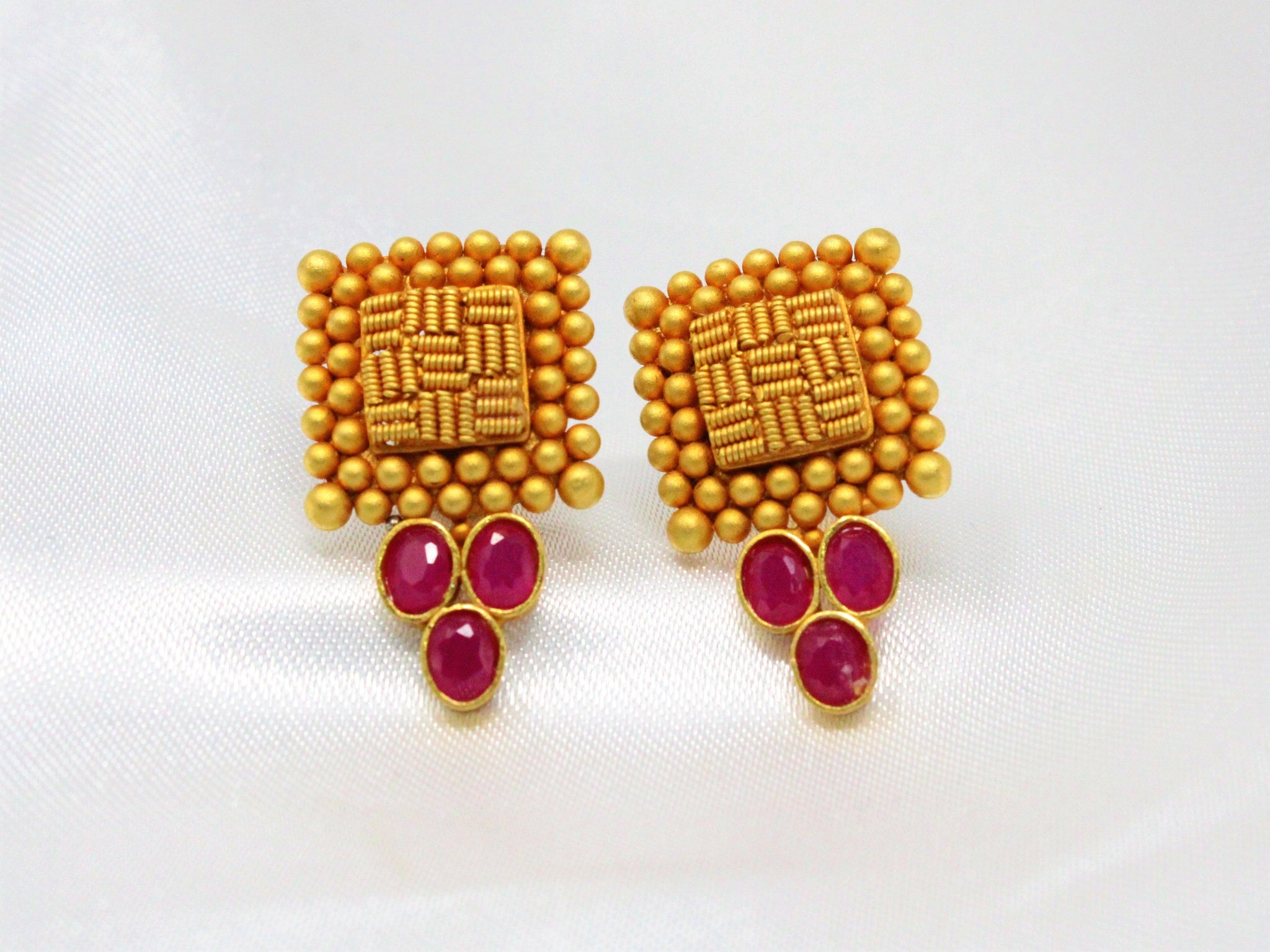 Necklace With Stud