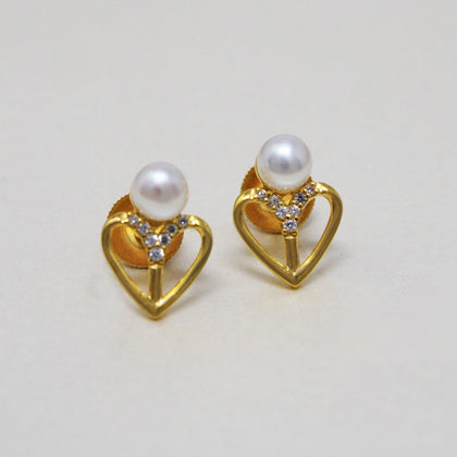 Pearl with Heart Stud