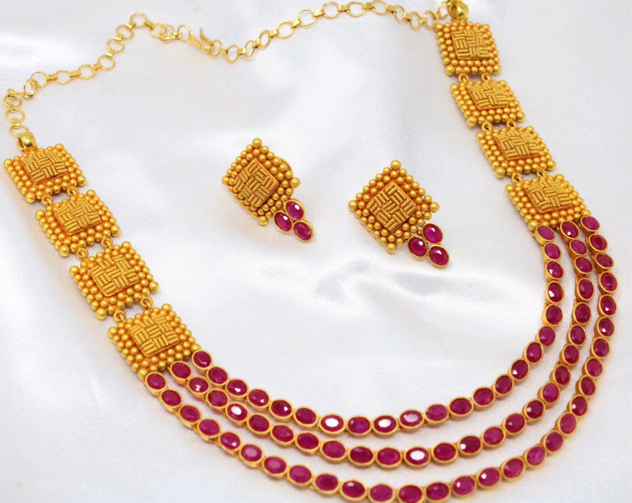 Necklace With Stud