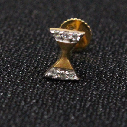 Hourglass Shape Diamond Nose pin