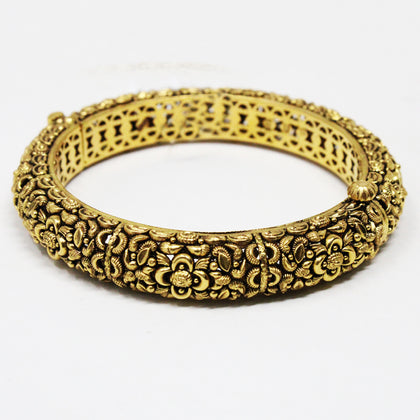 Flower Emboss Bangle