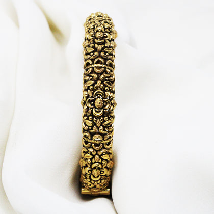 Flower Emboss Bangle